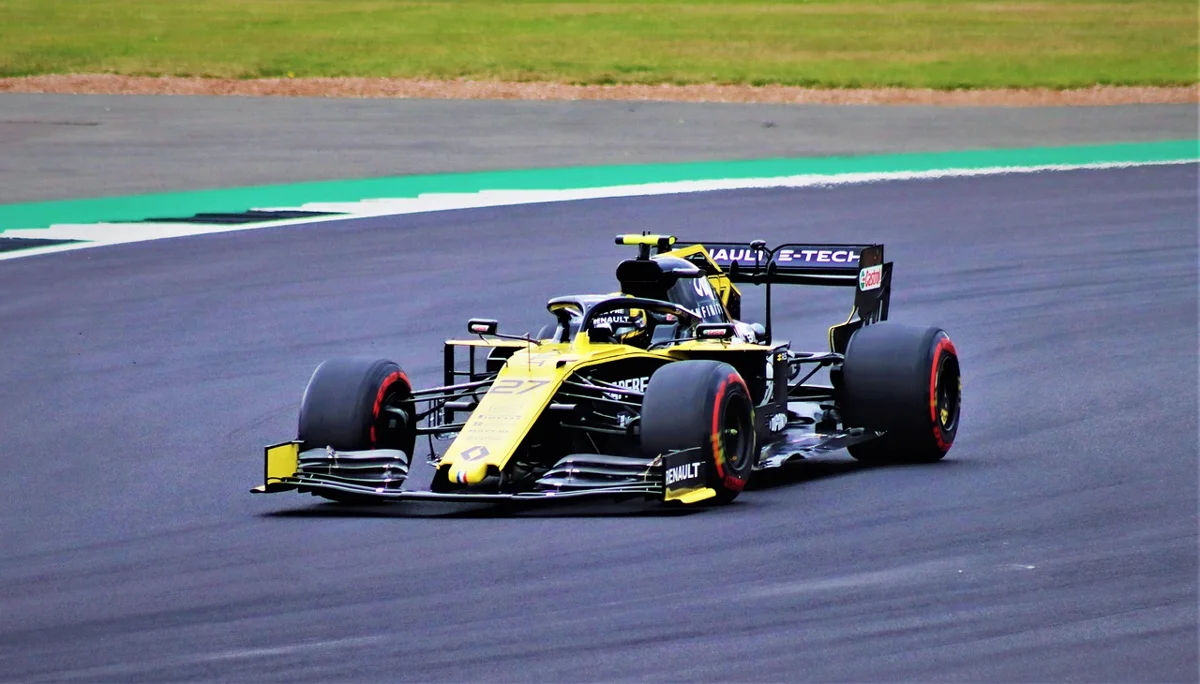 Formula 1 DRS Nedir? Sürükleme Azaltma Sistemi ve 2026 Değişimi