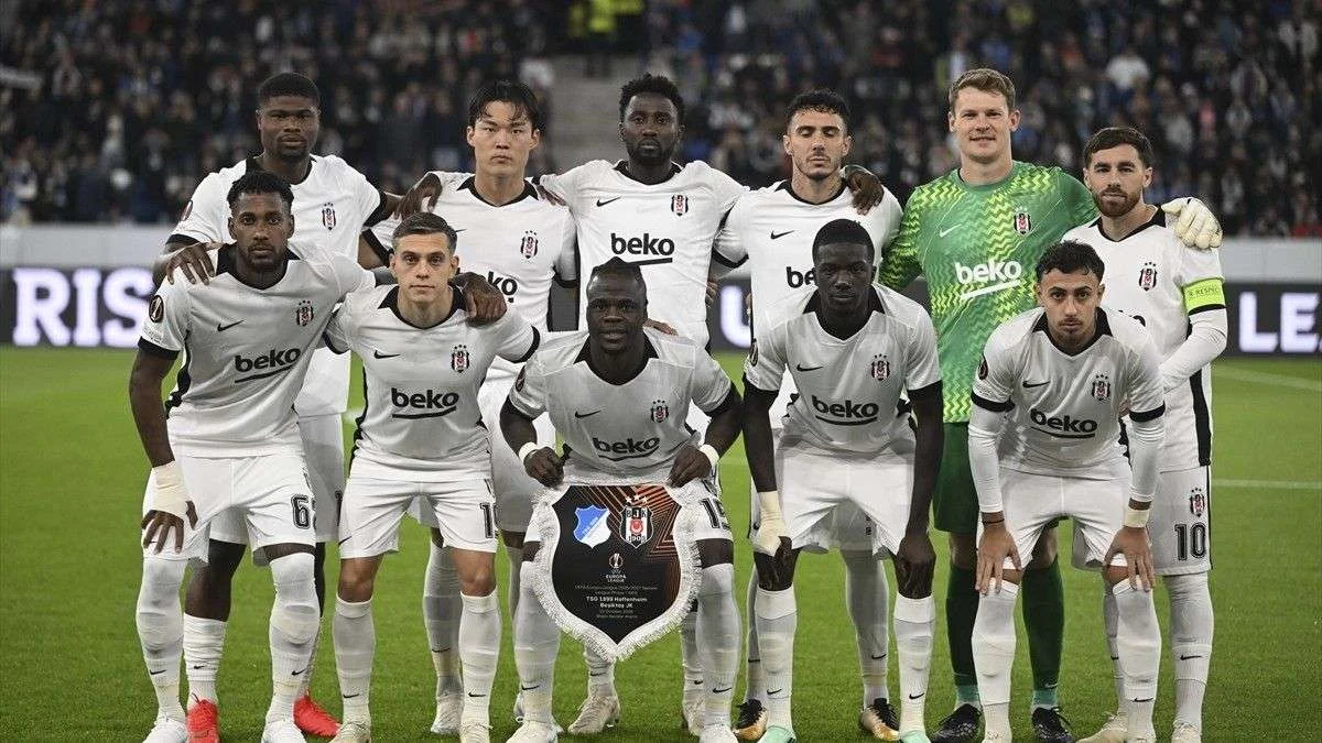 4-3-3 Dizilişi Nedir? Futbolda Tanımı ve Temel Kavramları