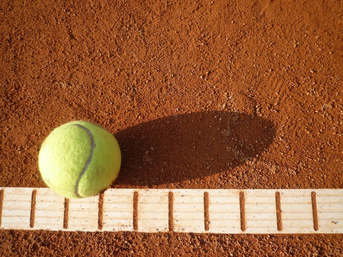Tenis Topu Nedir: Tanımı ve Temel Özellikleri